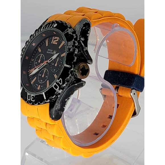 Retro Swiss Hunter Chronograph Watch - Vintage Vibes with Modern Function - Picture 6 of 8